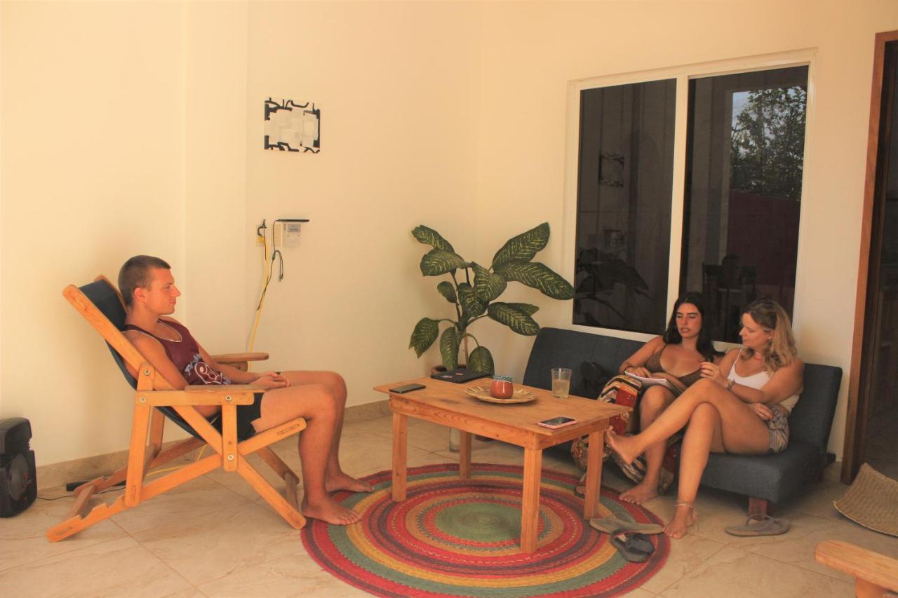 Mi Puerto Beach Hostel Пуерто Ескондидо Екстериор снимка